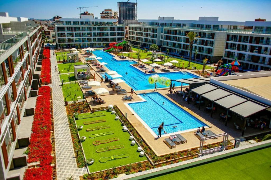 Holiday Courtyard Longbeach Apartament *